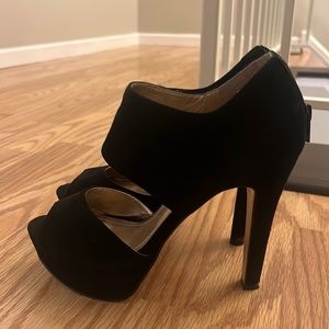 BCBG suede 4in heel